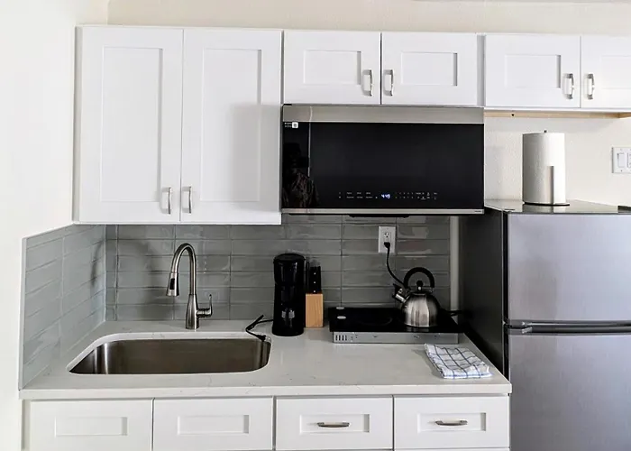Sunny Retreat Unit 3 Studio
